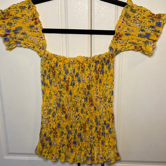 ❤️‍🔥5/20$ Women’s Summer☀️Yellow Floral Rouged Short Sleeve Cropped Top - Picture 2 of 6